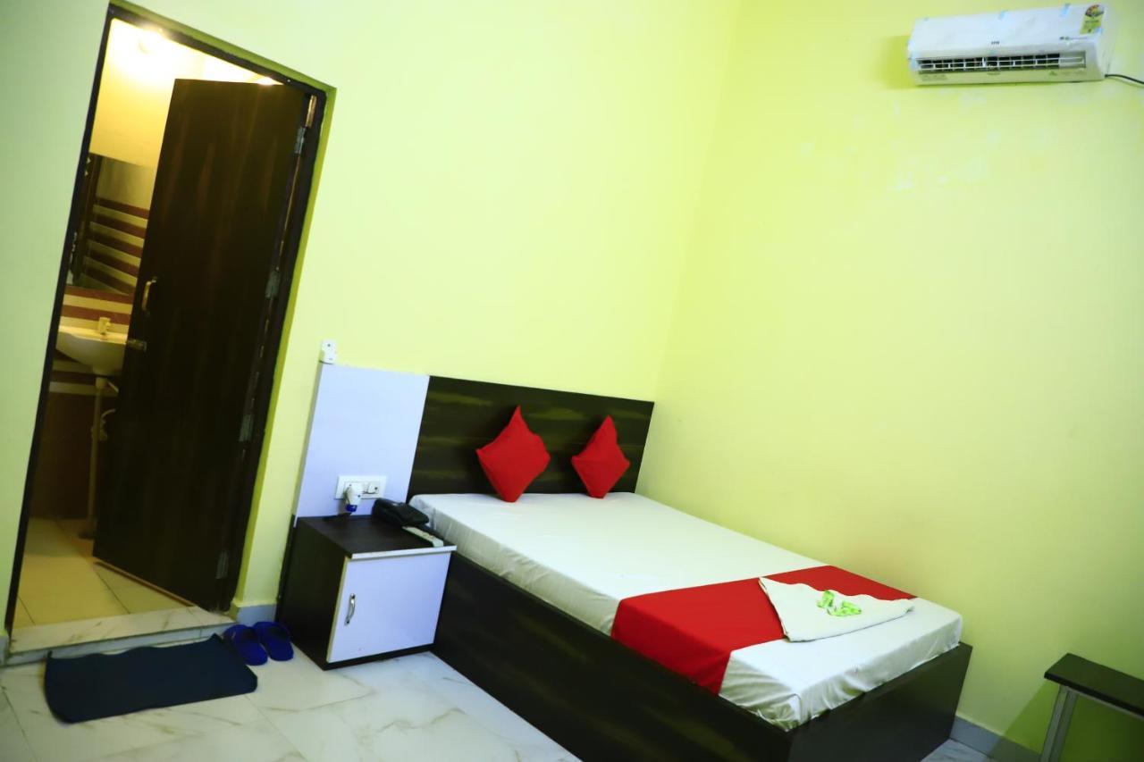 Shivraj Homestay Mathura Exteriör bild