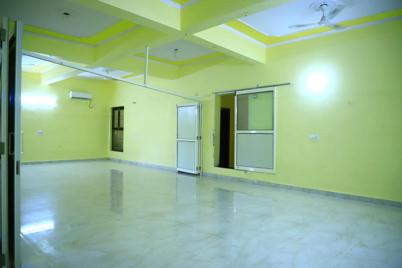 Shivraj Homestay Mathura Exteriör bild