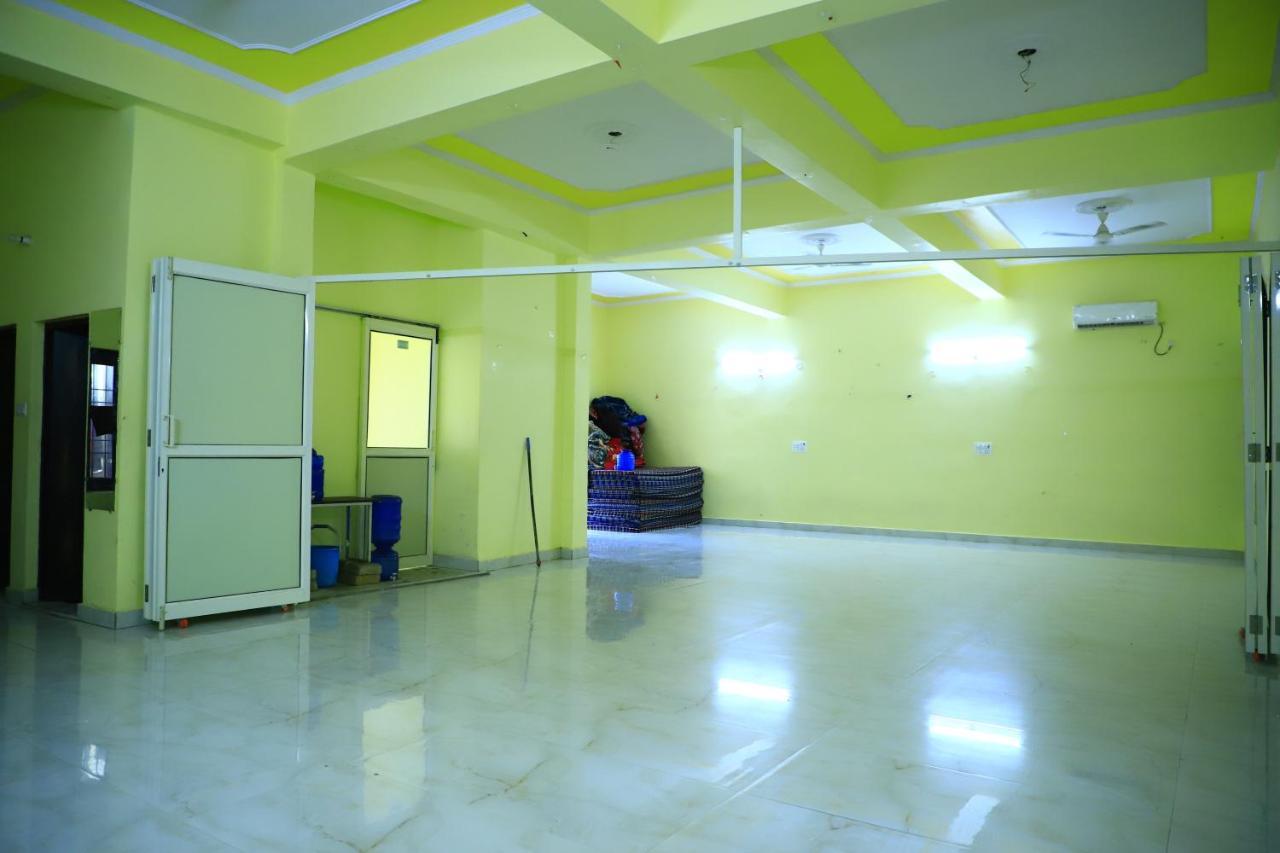 Shivraj Homestay Mathura Exteriör bild